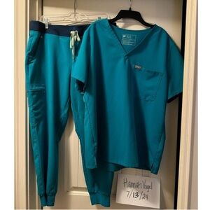 FIGS teal set- XL Catarina top & Large/Petite Zamora Jogger pant